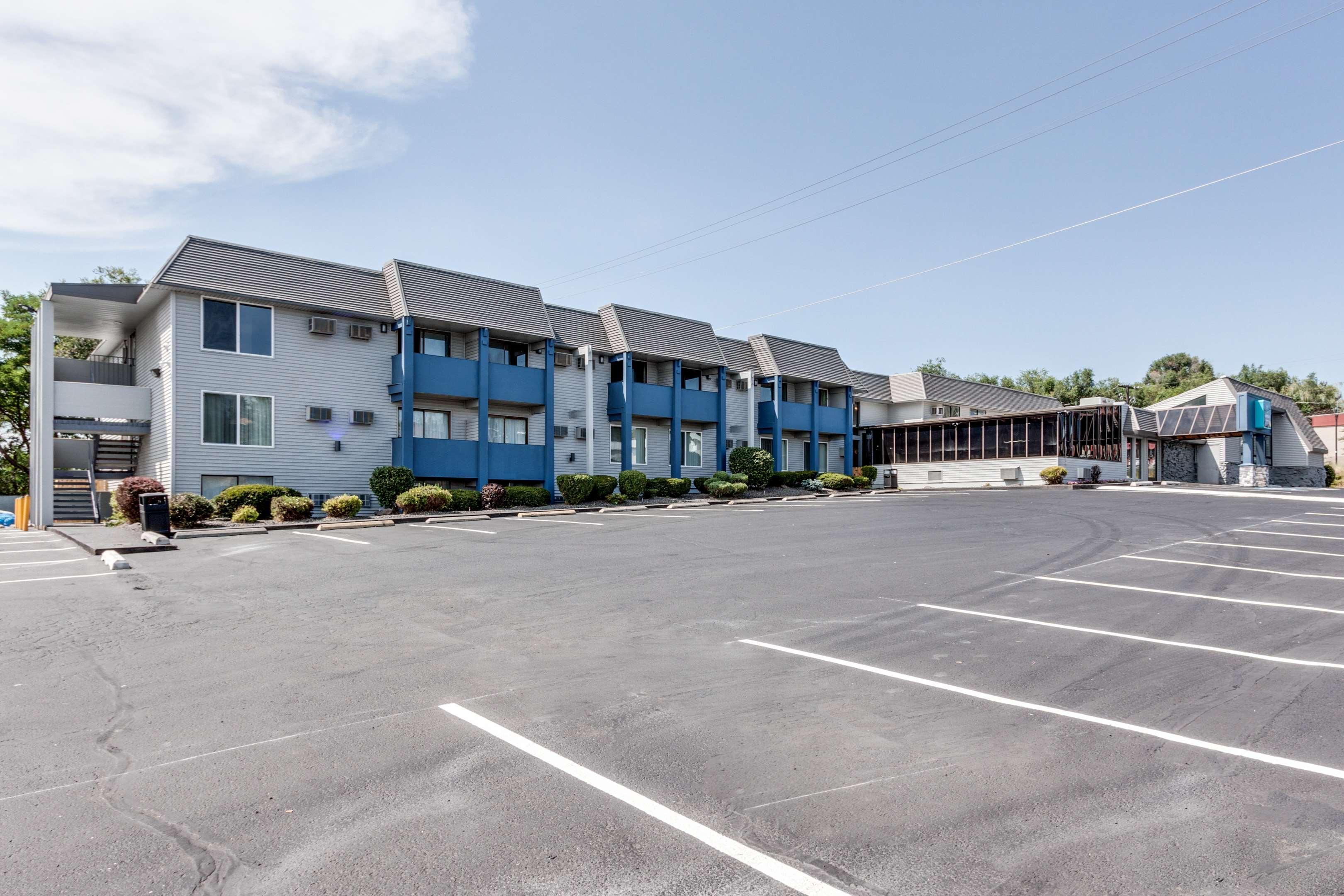 Days Inn & Suites By Wyndham Spokane Exterior foto